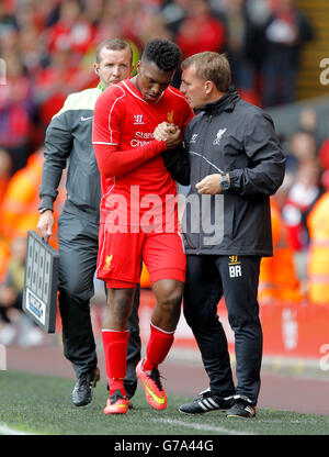 Fußball - vor der Saison freundlich - Liverpool gegen Borussia Dortmund - Anfield. Liverpool-Manager Brendan Rodgers mit Daniel Sturridge während des Vorsaison-Freundschaftsspiels im Anfield Stadium, Liverpool. Stockfoto