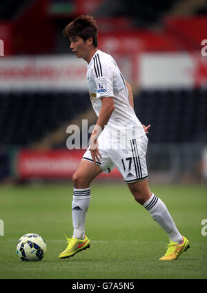 Fußball - vor der Saison freundlich - Swansea City V Villareal - Liberty Stadium. Ki Sung-Yueng der Stadt Swansea Stockfoto