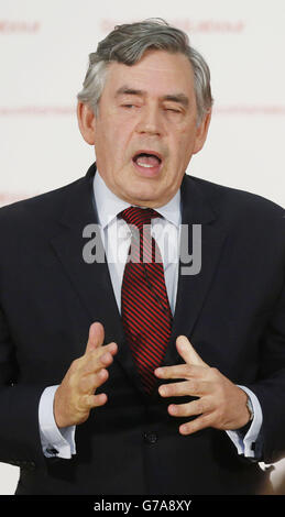 Der ehemalige Premierminister Gordon Brown hält eine Grundsatzrede für ein schottisches Referendum in der Emirates Arena in Glasgow. Stockfoto