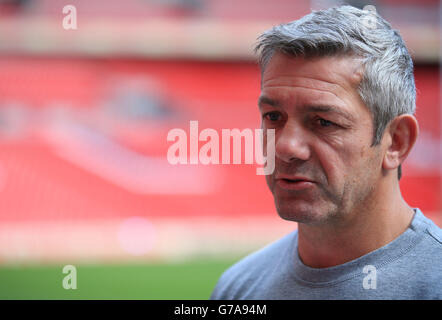 Rugby League - Tetley's Challenge Cup Finale - Castleford Tigers gegen Leeds Rhinos - Castleford Tigers Walkabout - Wembley Stadium. Castleford Tigers Head Coach Daryl Powell während der Tetley's Challenge Cup Final Walkabout im Wembley Stadium, London. Stockfoto