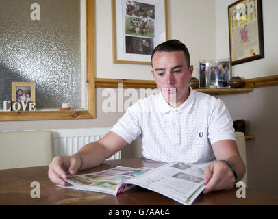 Davey Graham in seinem Haus in Clifton, Nottingham. Der ehemalige Soldat war auf seiner zweiten Afghanistan-Tournee mit dem 1. Bataillon, dem Worcestershire und Sherwood Regiment (1WFR), als er von den Taliban während einer Routinepatrouille erschossen wurde. Stockfoto