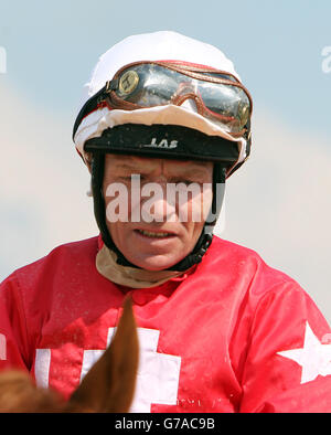 Pferderennen - Southwell Racecourse. Jimmy Quinn, Jockey Stockfoto