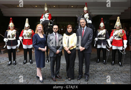 S Sloane Street feiert den Start von London Arabia, einem zweisprachigen arabisch-englischen Business- und Lifestyle-Magazin, das in Zusammenarbeit mit der Arabischen Britischen Handelskammer und London & Partners, mit den Partnern Rolls-Royce Motor Cars und The Royal Household Cavalry veröffentlicht wurde. Stockfoto