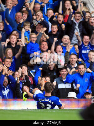 Evertons Seamus Coleman feiert das Tor zum ersten Tor des Spiels während des Barclays Premier League-Spiels im Goodison Park, Liverpool. DRÜCKEN Sie VERBANDSFOTO. Bilddatum: Samstag, 23. August 2014. Siehe PA Geschichte FUSSBALL Everton. Bildnachweis sollte lauten: Peter Byrne/PA Wire. Stockfoto