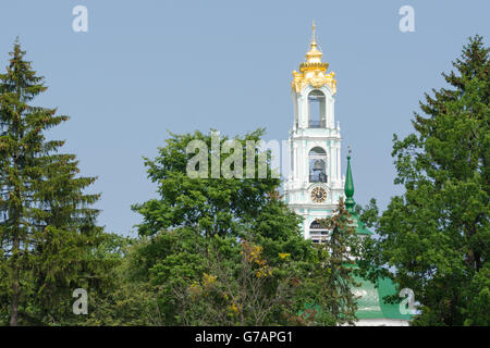 Sergiev Posad - 10. August 2015: Blick von der Bell Turm der Heiligen Dreifaltigkeit St. Sergius Lavra in Sergiev Posad Stockfoto