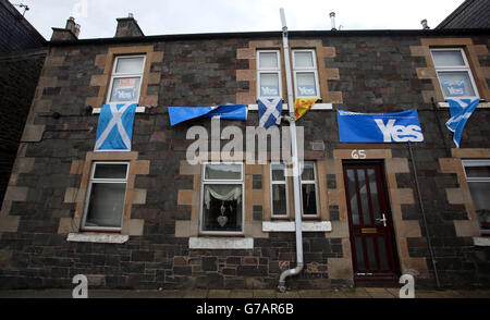 Ein JA-Kampagnen-Banner auf einem Haus in der Grenzstadt Galashiels, Schottland, als Wahlkampf für das schottische Unabhängigkeitsreferendum beginnt in den letzten Wochen. Stockfoto