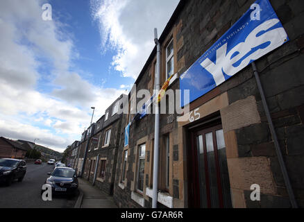 Ein JA-Kampagnen-Banner auf einem Haus in der Grenzstadt Galashiels, Schottland, als Wahlkampf für das schottische Unabhängigkeitsreferendum beginnt in den letzten Wochen. Stockfoto