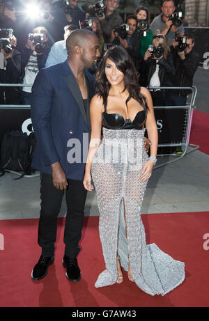 GQ Men of the Year Awards 2014 - London. Kim Kardashian West und Kanye West erreichen die GQ Men of the Year Awards im Royal Opera House, London. Stockfoto