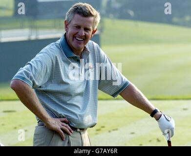 Der schottische Colin Montgomerie ist entspannt, während des Trainings für die 35. Ryder Cup-Spiele im Oakland Hills Country Club. Stockfoto