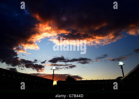 Ein allgemeiner Blick auf die Flutlichter im Goldsands Stadium, Heimstadion von Bournemouth Stockfoto