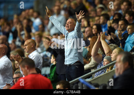 Soccer - Sky Bet League One - Coventry City / Gillingham - Ricoh Arena. Allgemeine Ansicht Coventry City Fans auf den Tribünen in der Nacht der Rückkehr in die Ricoh Arena Stockfoto