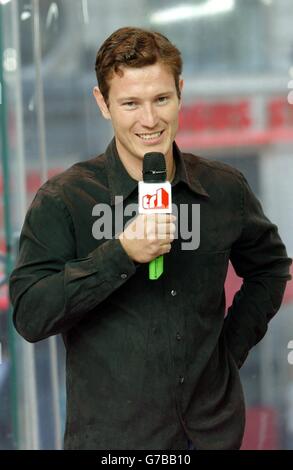 Schauspieler Nick Moran während seines Gastauftritts in MTV's TRL - Total Request Live - Show, in ihren neuen Studios am Leicester Square, im Zentrum von London. Stockfoto