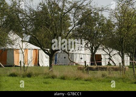 Tierrechtsprotester haben auf einem Feld in East Peckham Kent ein Lager für eine geplante Tierrechtskonferenz am Wochenende eingerichtet. Stockfoto