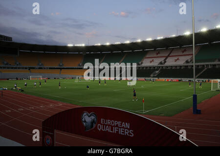 Die Spieler der Republik Irland wärmen sich in der Boris Paichadze Dinamo Arena in Tiflis auf. Stockfoto