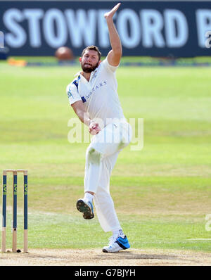 Yorkshire's Tim Bresnan bowls während des dritten Tages des LV= County Championship Division One Matches in Trent Bridge, Nottingham. SSOCIATION-Foto. Bilddatum: Donnerstag, 11. September 2014. Siehe PA Geschichte CRICKET Nottinghamshire. Bildnachweis sollte lauten: Simon Cooper/PA Wire Stockfoto