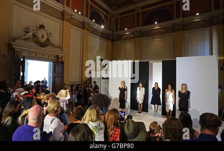 Tata-Naka Catwalk - London Fashionweek 2014 Stockfoto