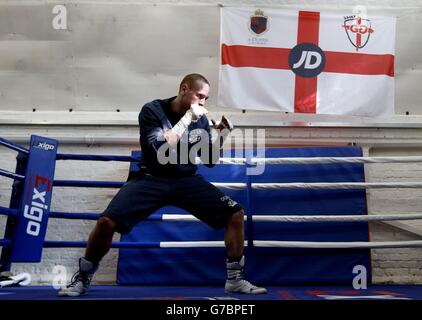 Boxen - George Groves Media Work Out - Railway Arches. George Groves während einer Medienarbeit in Railway Arches, London. Stockfoto