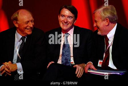 Von links nach rechts: Neil Kinnock, Peter Mandelson und Jeremy Corbyn auf der Labour Party Konferenz in Brighton, East Sussex. Stockfoto