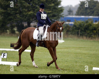 Der britische Pippa Funnel Riding Redesigned startet am Tag eines der 2014 Gatcombe Horse Trials, Gatcombe Park, Stroud. Stockfoto