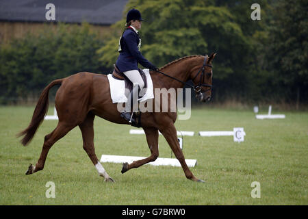 Der britische Pippa Funnel Riding Redesigned startet am Tag eines der 2014 Gatcombe Horse Trials, Gatcombe Park, Stroud. Stockfoto