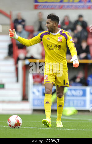 Fußball - Sky Bet League One - Swindon Town / Coventry City - County Ground. Swindon Town Torwart Wes Foderingham Stockfoto