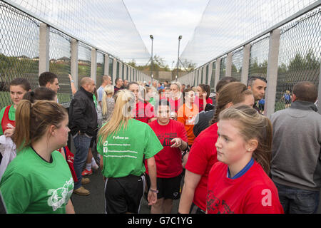 Fußball - StreetGames Fußball Pools Fives - Glasgow Regional Final - TORE Football Complex. Fans beobachten die Spiele während der StreetGames Football Pools Fives at GOALS Football Complex, Glasgow. Stockfoto