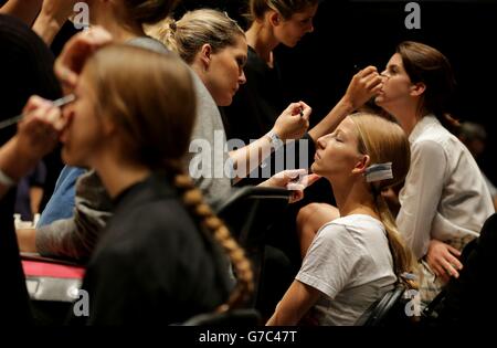 Backstage - Issa London Fashionweek 2014 Stockfoto