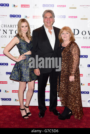 Laura Carmichael (links), Jim Carter und Lesley Nicol bei einer exklusiven Wohltätigkeitsvorführung von Downton Abbey im Empire-Kino in London. Stockfoto