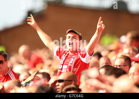 Fußball - Sky Bet Championship - Nottingham Forest / Derby County - City Ground. Ein Nottingham Forest Fan in den Tribünen. Stockfoto