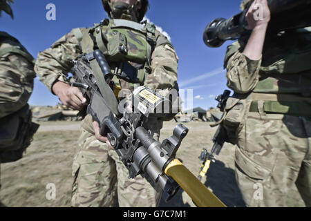 Zuvor unveröffentlichtes Bild vom 19/09/14 der Waffenlasereinheit der Ausrüstung des Tactical Engagement Systems (TES), die als Tausende von Soldaten das weltweit größte Laserquest-Spiel begonnen haben, während sie an der Übung Prarie Storm in der British Army Training Unit Suffield (BATUS) in Calgary, Kanada, teilnehmen. Stockfoto