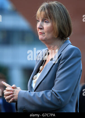 Harriet Harman, stellvertretende Vorsitzende der Labour Party, spricht vor der Grundsatzrede von Ed Miliband auf der Jahreskonferenz der Labour Party mit dem Frühstücksfernsehen in Manchester Central. Stockfoto