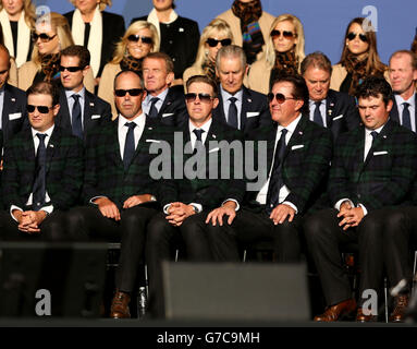 Zach Johnson, Hunter Mahan, Matt Kuchar, Phil Mickelson und Patrick Reed vom Team USA (links-rechts) während der Eröffnungszeremonie des 40. Ryder Cup auf dem Gleneagles Golf Course, Perthshire. Stockfoto