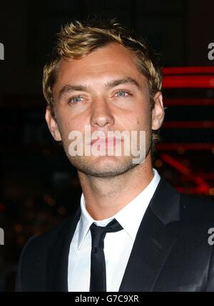 Jude Law bei der Weltpremiere von „Sky Captain and the World of Tomorrow“ im Grauman's Chinese Theatre, Hollywood, CA. Stockfoto