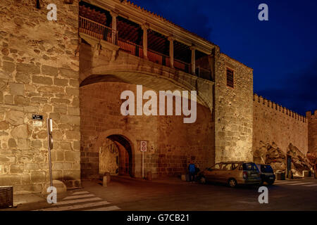 Puerta del Rastro entlang Paseo de El Rastro Stadt Ávila, Castilla y Leon, Spanien Stockfoto