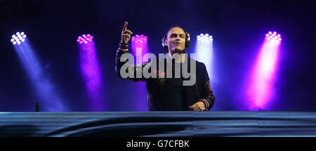 Sigma tritt auf der Bühne beim MTV Crashes Derry-Londonderry Konzert am Ebrington Square in Londonderry auf. Stockfoto