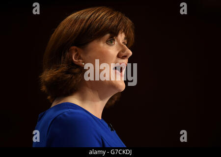 Der Bildungsminister Nicky Morgan spricht den Raum während der Jahreskonferenz der Konservativen Partei 2014 im ICC in Birmingham. Stockfoto