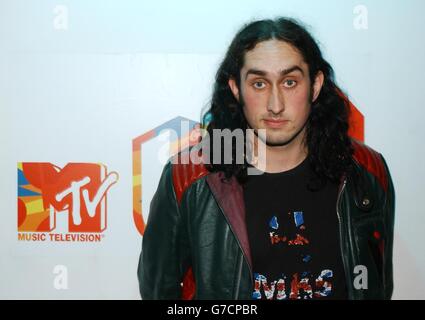 Komiker Ross Noble während seines Gastauftritts auf der TRL - Total Request Live - Show von MTV in ihren neuen Studios am Leicester Square im Zentrum von London. Stockfoto