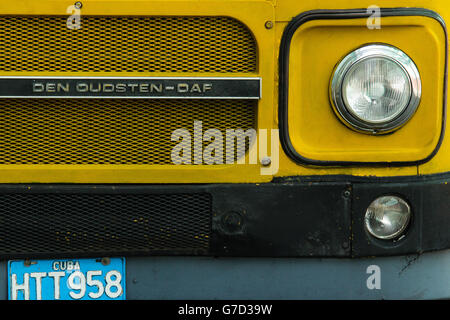 Ein Detail von einem alten Bus in einer Straße von Havanna Innenstadt auf 8. Oktober 2014 in Havanna. Stockfoto