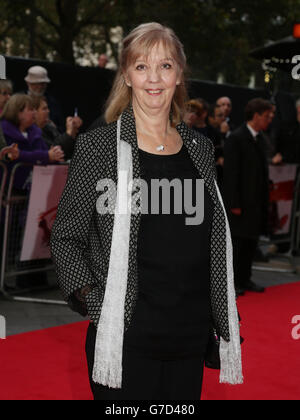 Ruth Sheen bei der Gala des Londoner Filmfestivals BFI von Mr. Turner im Odeon West End am Leicester Square, London. Stockfoto