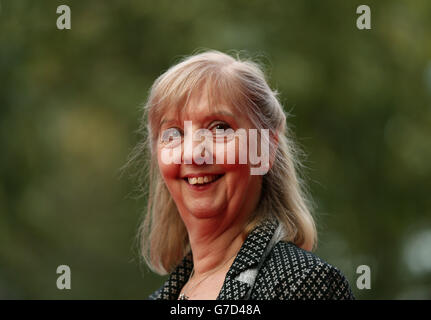 Ruth Sheen bei der Gala des Londoner Filmfestivals BFI von Mr. Turner im Odeon West End am Leicester Square, London. Stockfoto