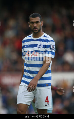 Fußball - Barclays Premier League - West Ham United / Queens Park Rangers - Upton Park. Steven Caulker Von Queens Park Rangers Stockfoto