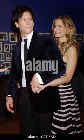 Ehemann und Ehefrau Kevin Bacon und Kyra Sedgwick, beide Hauptdarsteller des Films, besuchen im Rahmen des Times bfi London Film Festival eine Vorführung von The Woodsman im Odeon West End im Zentrum von London. Stockfoto