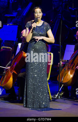 Classic FM Live - London. Moderatorin Margherita Taylor, während Classic FM Live, in der Royal Albert Hall in London. Stockfoto