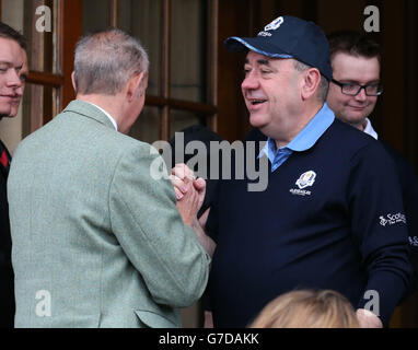 Golf - 40. Ryder Cup - Abfahrten - Gleneagles. Schottlands erster Minister Alex Salmond verlässt das Gleneagles Hotel in Perthshire. Stockfoto