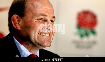 Andy Robinson England Coach. Andy Robinson, der neue England Rugby Union Trainer während einer Pressekonferenz in Twickenham. Stockfoto