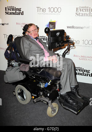 Stephen Hawkings kommt bei der Evening Standard's The 1000 Most Influential Londoners 2014, Veranstaltung im Francis Crick Institute in London an. Stockfoto