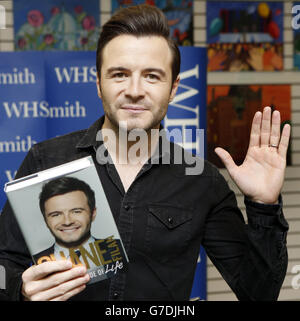 Der ehemalige Westlife-Star Shane Filan während einer Buchunterzeichnung für sein neues Buch My Side of Life im St. Enoch Center in Glasgow. Stockfoto