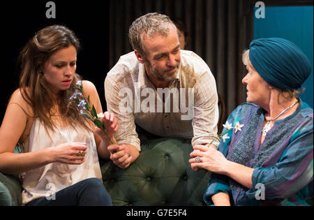 S Uncle Vanya von der mehrfach preisgekrönten Dramatikatorin Anya Reiss, Premiere im St. James Theatre, London, 9. Oktober 2014. Stockfoto