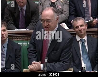 Videoaufnahme des konservativen Führers Michael Howard während der Fragestunde des Premierministers im Unterhaus in London Stockfoto