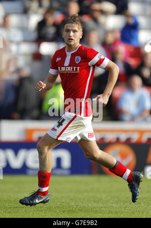 Fußball - Sky Bet Championship - Barnsley gegen Bradford City - Oakwell. Luke Berry, Barnsley Stockfoto